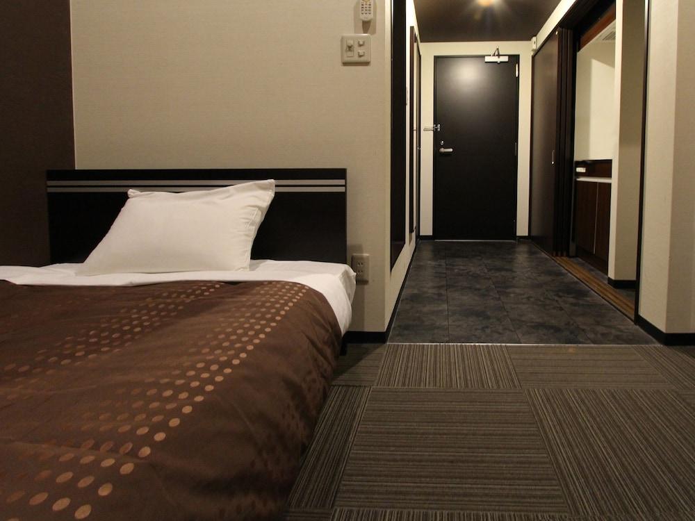 Hotel Livemax Budget Esaka Suita Bagian luar foto