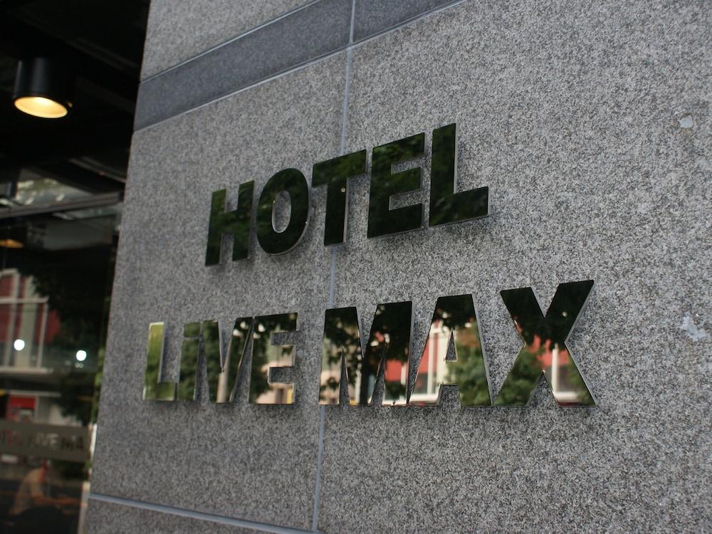 Hotel Livemax Budget Esaka Suita Bagian luar foto