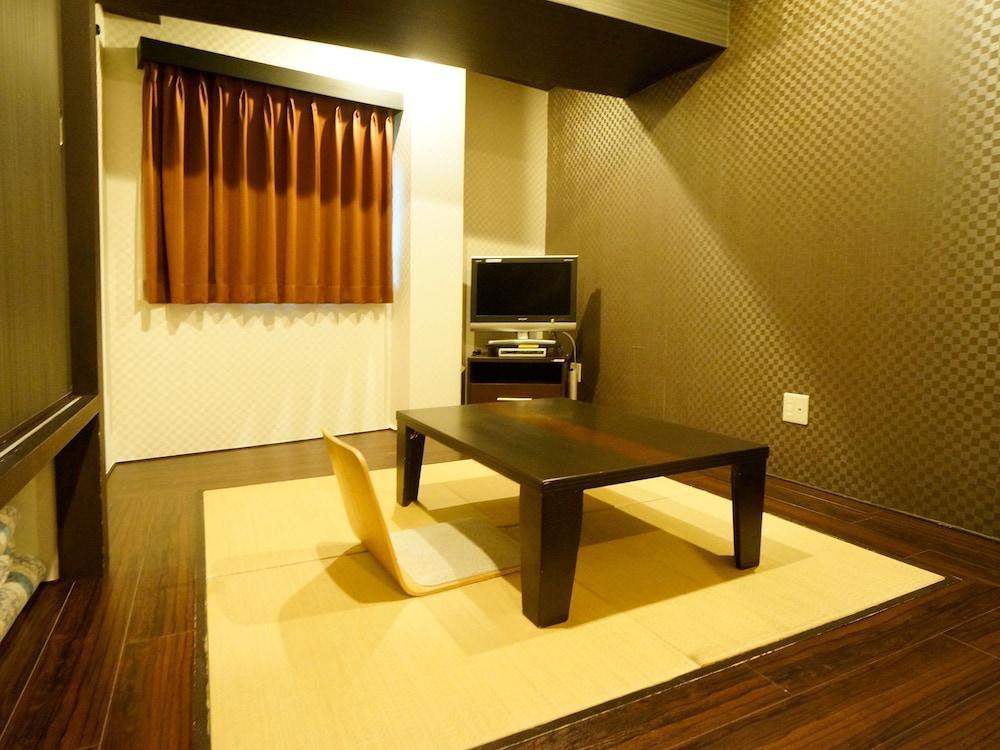Hotel Livemax Budget Esaka Suita Bagian luar foto